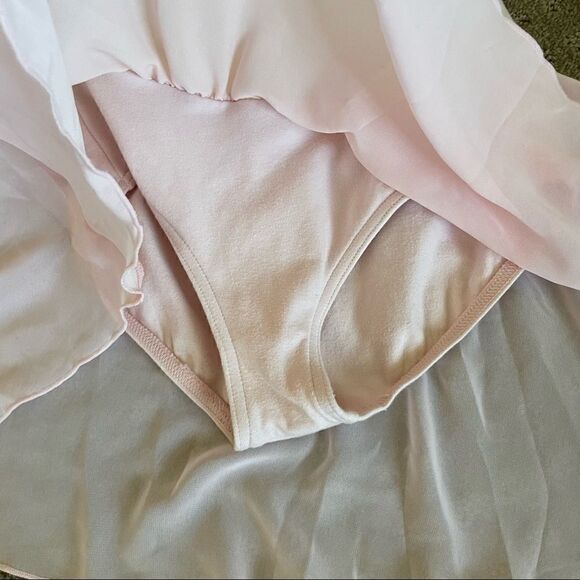 Capezio Little Girls Flutter Sleeve Ballet Leotard with Monogram Size M - Picture 9 of 9